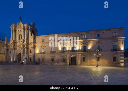 Cathédrale de Syracuse à Pizza Duomo sur l'île d'Ortigia en Sicile Banque D'Images