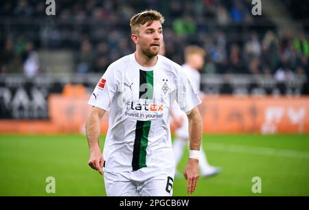 Fussball, Bundesliga, Deutschland, Herren, Saison 2022/2023, 25. Spieltag, Parc Borussia Mšnchengladbach, Bor. Mšnchengladbach - SV Werder Bremen 2:2; Christoph Kramer (BMG). Aktion, Einzelbild. LES RÉGLEMENTATIONS DFB/DFL INTERDISENT TOUTE UTILISATION DE PHOTOGRAPHIES COMME SÉQUENCES D'IMAGES ET/OU QUASI-VIDÉO Banque D'Images