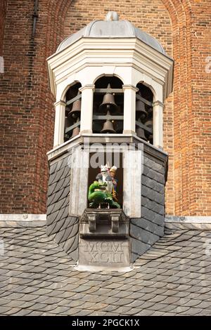 Saint George et le dragon sur le Boterwaag sur le Hof dans le centre de la ville historique d'Amersfoort aux pays-Bas. Banque D'Images