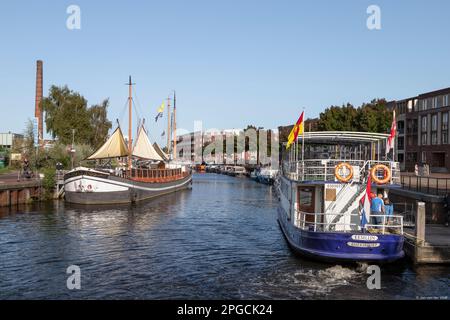 Le bateau à vélo Eemlijn part du port d'Amersfoort aux pays-Bas. Banque D'Images