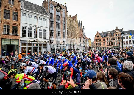 De panne, Belgique. 22nd mars 2023. Le pack de coureurs la course d'élite masculine de la course cycliste d'une journée 'Classic Brugge-de panne', 207,4km de Brugge à de panne, mercredi 22 mars 2023. BELGA PHOTO DIRK WAEM crédit: Belga News Agency/Alay Live News Banque D'Images