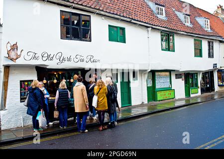 The Old York Tea Room, Our Lady Row Cottages, Goodramgate, York, Angleterre Banque D'Images