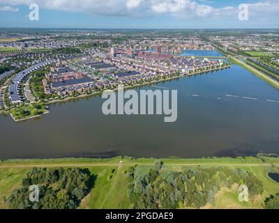 Vue aérienne avec le quartier de Stad van de Zon (ville du Soleil), Heerhugowaard, Hollande-Nord, pays-Bas, Europe Banque D'Images