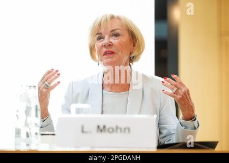 22 mars 2023, Rhénanie-du-Nord-Westphalie, Gütersloh: Liz Mohn, président du centre Liz Mohn, s'exprime à la conférence de presse annuelle de la Stiftung Bertelsmann. L'accent sera mis sur la dernière année et les priorités pour 2023. Photo: Friso Gentsch/dpa Banque D'Images