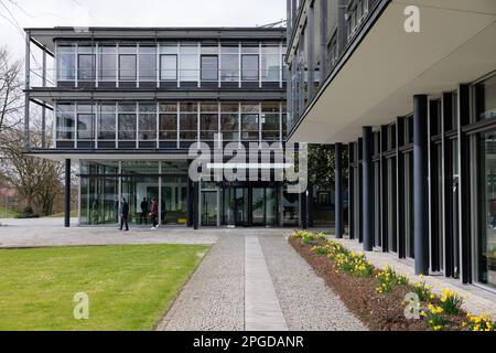 22 mars 2023, Rhénanie-du-Nord-Westphalie, Gütersloh: Vue du bâtiment "Bertelsmann Stiftung" à l'approche de la conférence de presse annuelle de Bertelsmann Stiftung. L'accent est mis sur la dernière année et sur les priorités pour 2023. Photo: Friso Gentsch/dpa Banque D'Images