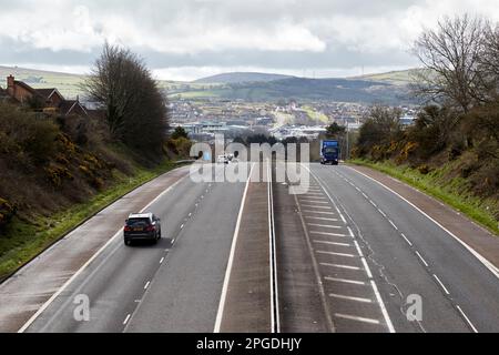 Route A8M reliant l'autoroute M2 à Sandyknowes avec la route A8 larne au coin de corrs, en regardant vers Sandyknowes glengormley et mallusk Newto Banque D'Images