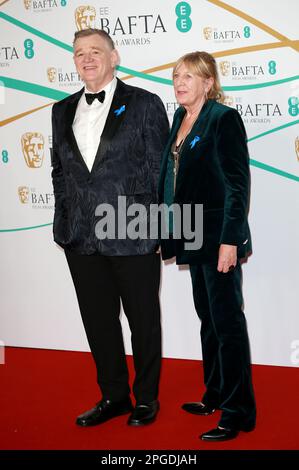 Londres, Royaume-Uni. 19th févr. 2023. Brendan Gleeson et Mary Gleeson assistent aux Prix du film EE BAFTA 2023 au Royal Festival Hall de Londres. (Photo de Fred Duval/SOPA Images/Sipa USA) crédit: SIPA USA/Alay Live News Banque D'Images