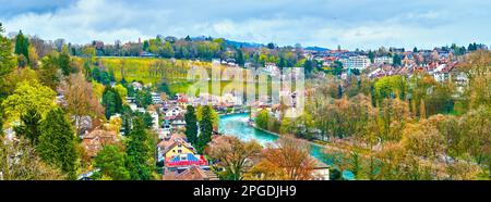 Panorama du virage de Berne de la rivière Aare avec les quartiers résidentiels environnants avec des parcs luxuriants, Suisse Banque D'Images