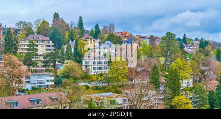 Panorama du quartier résidentiel avec des maisons de bas étages sur la pente de la vallée de l'Aare à Berne, Suisse Banque D'Images
