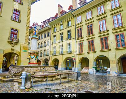 Fontaine Moses (Mosesbrunnen) sur la place Munsterplatz dans le vieux Berne, Suisse Banque D'Images