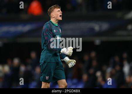 Woody Williamson de Ipswich Town célèbre un but marqué par Nico Valentine de Ipswich Town pour le faire 2-1 - Ipswich Town v West Ham United, FA Youth Cup Sixième tour, Portman Road, Ipswich, Royaume-Uni - 22nd février 2023 Banque D'Images