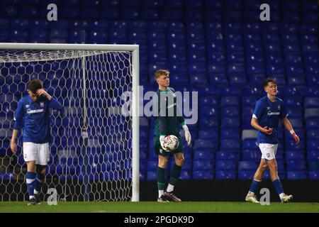 Woody Williamson de Ipswich Town est vu après avoir concédé un objectif d'égalisation pour le faire i-1 - Ipswich Town v West Ham United, FA Youth Cup Sixième tour, Portman Road, Ipswich, Royaume-Uni - 22nd février 2023 Banque D'Images