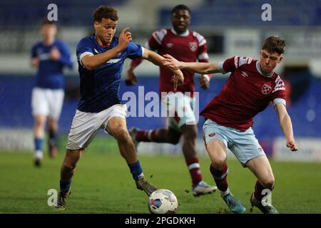 Rio Morgan d'Ipswich Town et Oliver Scarles of Wet Ham United - Ipswich Town v West Ham United, FA Youth Cup Sixième Round, Portman Road, Ipswich, Royaume-Uni - 22nd février 2023 Banque D'Images