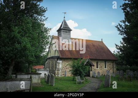 St. Église de Nicholas, Little Braxted, Essex. Une petite église composée d'une nef normande et d'un chœur éperlé construit autour de 1120 après J.-C. Banque D'Images