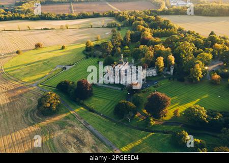 Castleknock, Dublin / Irlande : vue aérienne du Luttrellstown Castle Resort, luxueux hôtel 5 étoiles et lieu de mariage dans 15th-siècle ca Banque D'Images