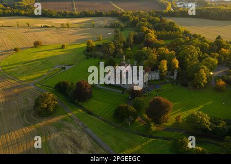 Castleknock, Dublin / Irlande : vue aérienne du Luttrellstown Castle Resort, luxueux hôtel 5 étoiles et lieu de mariage dans 15th-siècle ca Banque D'Images