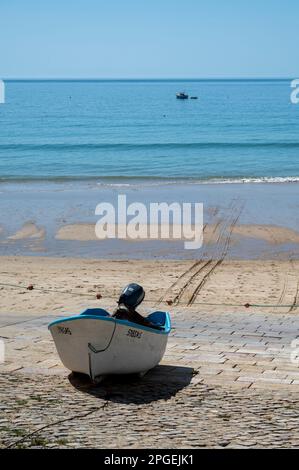Vue sur la plage et la côte autour de Praia de Luz, l'Algarve, Portugal Banque D'Images
