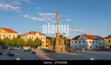 STRIBRO, RÉPUBLIQUE TCHÈQUE, EUROPE - colonne Marian, place Masarykovo dans le centre-ville de Stribro. Banque D'Images