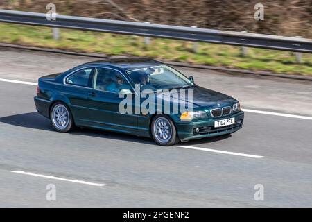 1999 90s années quatre-vingt-dix Green BMW série 3, BMW 328 ci car coupé essence 2793 cc Sport 2793cc essence automatique à 5 vitesses Banque D'Images