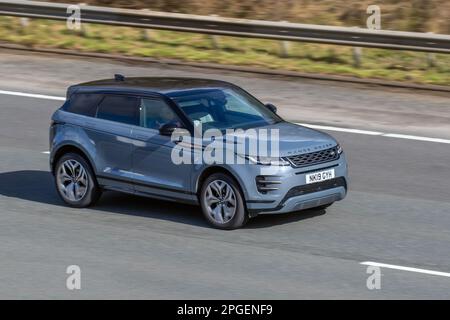 2019 gris LAND ROVER R ROVER EVOQUE PREMIÈRE ÉDITION automatique 1997cc 9 vitesses, démarrage/arrêt automatique P250 MHEV. Vus multisegment compact de luxe Banque D'Images