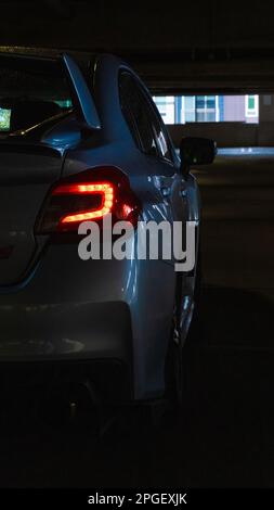2015 Subaru WRX STI dans un garage Banque D'Images