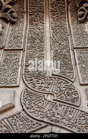 Ince Minareli Medrese (littéralement Slender Minaret Medrese), une medrese (école islamique) datant de 13th ans abritant désormais le musée de la pierre et de l'art du bois, Konya Banque D'Images