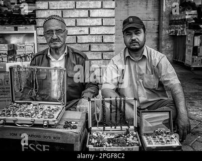 Les vendeurs de rue de bijoux et les magasins à Erbil City. Irak. Banque D'Images