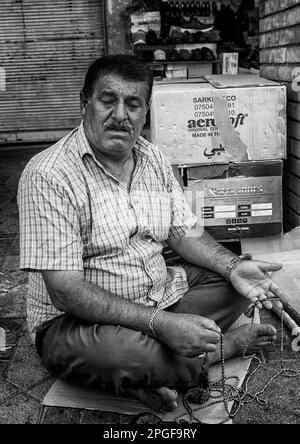 Les vendeurs de rue de bijoux et les magasins à Erbil City. Irak. Banque D'Images