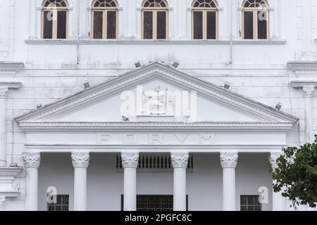 Belle vue sur le vieux bâtiment blanc historique dans le centre-ville de São Luís Banque D'Images