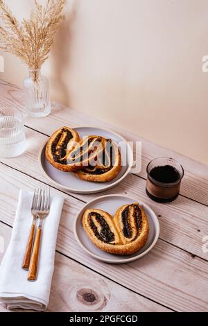 biscuits maison de pâte feuilletée aux graines de pavot sous forme de rab Banque D'Images