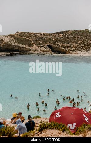 La zone de baignade Blue Lagoon est située à Comino Island, Malte Banque D'Images