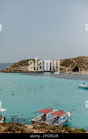 La zone de baignade Blue Lagoon est située à Comino Island, Malte Banque D'Images