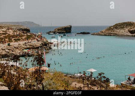 La zone de baignade Blue Lagoon est située à Comino Island, Malte Banque D'Images