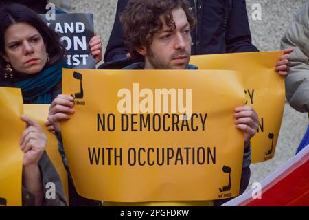 Londres, Royaume-Uni. 22nd mars 2023. Les Juifs britanniques manifestent à Westminster contre la visite du Premier ministre israélien Benjamin Netanyahu au Royaume-Uni. Credit: Vuk Valcic/Alamy Live News Banque D'Images