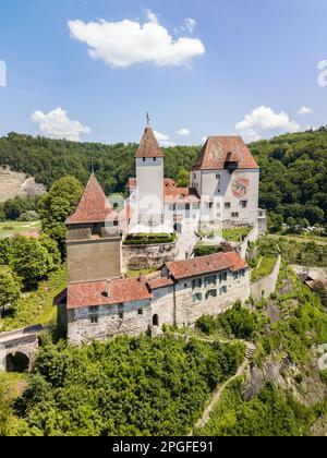 Burgdorf, Suisse - 11 juin. 2021 : image de drone du château médiéval de Burgdorf, construit en 11th siècle. C'est un site du patrimoine suisse de Banque D'Images