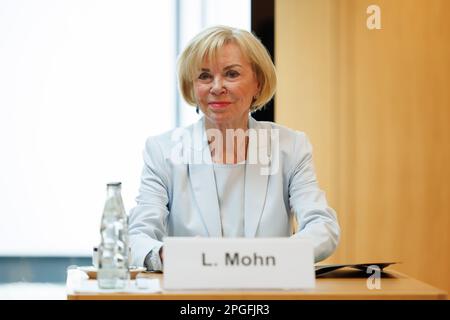 22 mars 2023, Rhénanie-du-Nord-Westphalie, Gütersloh: Liz Mohn, président du centre Liz Mohn, s'exprime à la conférence de presse annuelle de la Stiftung Bertelsmann. L'accent sera mis sur la dernière année et les priorités pour 2023. Photo: Friso Gentsch/dpa Banque D'Images