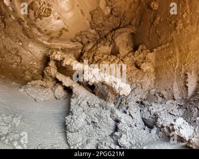 Mécanisme interne avec capacité en béton liquide de petit mélangeur en béton. Banque D'Images