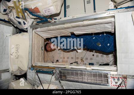 Atmosphère terrestre. 2nd mars 2023. Josh Cassada, astronaute de la NASA et ingénieur de vol de l'expédition 68, est photographié dans ses quartiers d'équipage à bord de la Station spatiale internationale. Credit: NASA/ZUMA Press Wire Service/ZUMAPRESS.com/Alamy Live News Banque D'Images