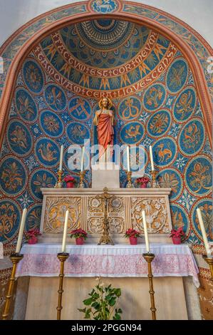 Autel latéral, église paroissiale néo-romane de Saint-Jean Anne à Lehel, Munich, Bavière, Allemagne Banque D'Images