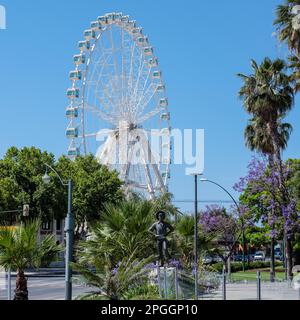 Grande Roue opérant dans la ville de Malaga Banque D'Images