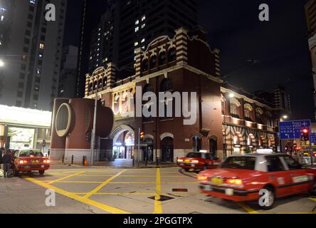 Le bâtiment du marché occidental la nuit. Sheung WAN, Hong Kong. Banque D'Images