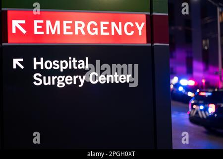 Seattle, États-Unis. 22nd mars 2023. Vers 7 h 30pm, la police a reçu un appel de 911 personnes signalant qu'une personne a tiré sur le printemps et 9th dans le centre-ville. La police est arrivée et a trouvé une personne avec une blessure par balle et l'a transportée à l'hôpital de Harborview et a commencé une enquête. James Anderson/Alay Live News Banque D'Images