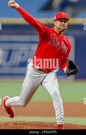 22 mars 2023, St. Petersburg, FL USA; Philadelphia Phillies Starting Pitjuan Walker (99) délivre un terrain lors d'un match d'entraînement de printemps de la MLB Banque D'Images