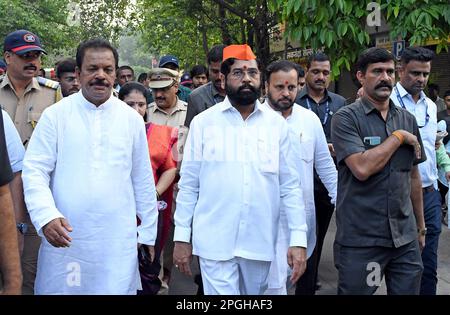 Mumbai, Inde. 22nd mars 2023. Le ministre en chef du Maharashtra, Eknath Shande, est vu lors d'un défilé de Gudi Padwa à Mumbai. Gudi Padwa est le premier jour de la nouvelle année célébrée par les Maharashtrians et les Hindous Kokani, qui marque les nouveaux débuts et l'arrivée de la saison de printemps. (Photo par Ashish Vaishnav/SOPA Images/Sipa USA) crédit: SIPA USA/Alay Live News Banque D'Images