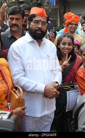 Mumbai, Inde. 22nd mars 2023. Le ministre en chef du Maharashtra, Eknath Shande, est vu lors d'un défilé de Gudi Padwa à Mumbai. Gudi Padwa est le premier jour de la nouvelle année célébrée par les Maharashtrians et les Hindous Kokani, qui marque les nouveaux débuts et l'arrivée de la saison de printemps. (Photo par Ashish Vaishnav/SOPA Images/Sipa USA) crédit: SIPA USA/Alay Live News Banque D'Images