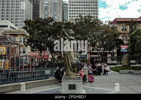 San Francisco, États-Unis. 22nd mars 2023. Statue de la déesse de la démocratie à Chinatown, San Francisco, Californie. (Photo de Chin Hei Leung/SOPA Images/Sipa USA) crédit: SIPA USA/Alay Live News Banque D'Images