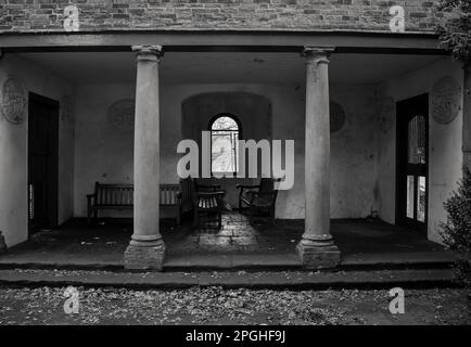 image en noir et blanc d'un bâtiment victorien à wollaton park nottingham Banque D'Images