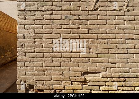 Paysage vue rapprochée d'un mur de briques avec un script Cuneiform gravé à l'intérieur de Babylone City. Banque D'Images