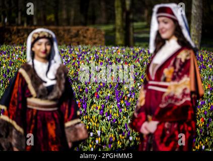 LISSE - visiteurs à Keukenhof. L'exposition de fleurs a ouvert ses portes à nouveau pour la nouvelle saison. ANP REMKO DE WAAL pays-bas hors - belgique hors Banque D'Images