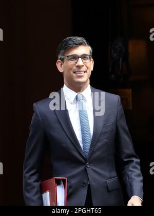 Londres, Royaume-Uni, le 22nd mars 2023, le Premier ministre britannique Rishi Sunak quitte le 10 Downing Street pour assister à l'hebdomadaire PMQ questions du Premier ministre au Parlement. Banque D'Images